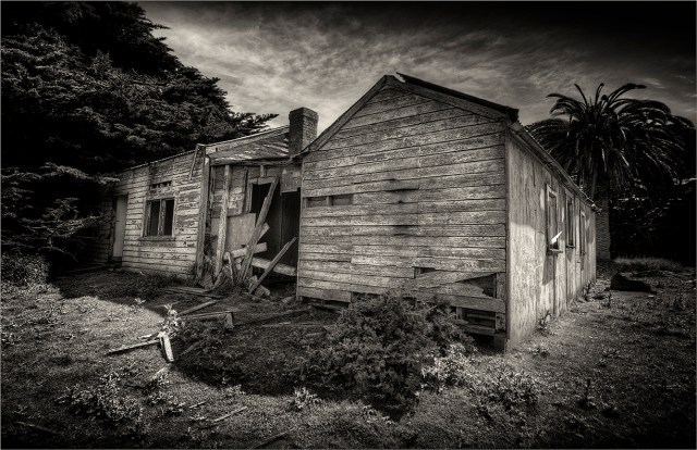 Gunningbar-Derelict-FI033M