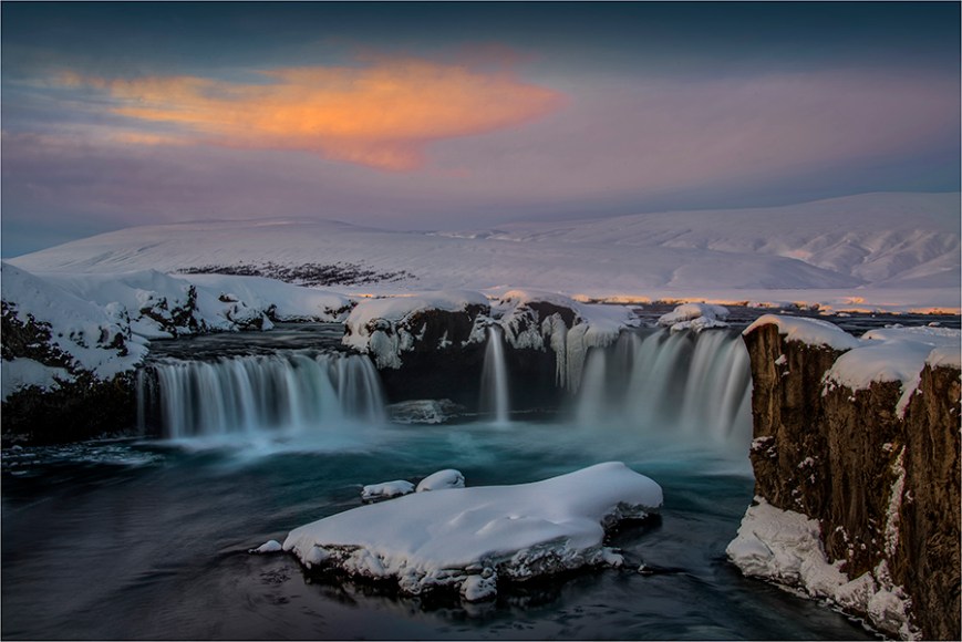 First-Light-Godafoss-Winter-ICL0124
