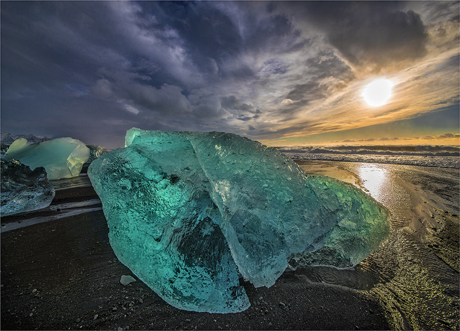 Iceberg-Jokulsarlon-Beach-ICL07425