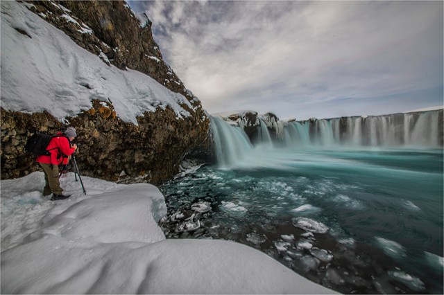 Photographing-Godafoss-Falls-I224