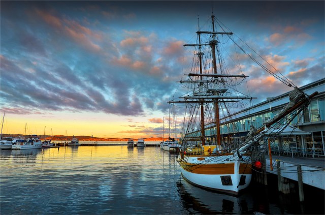Lady-Nelson-Hobart-Dawn-Winter-Tas0102-11x17