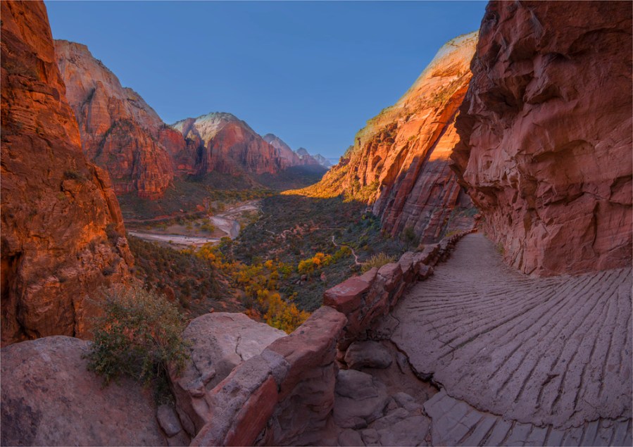 Scout's-Landing-Walk-Zion-NP-U811-24x34