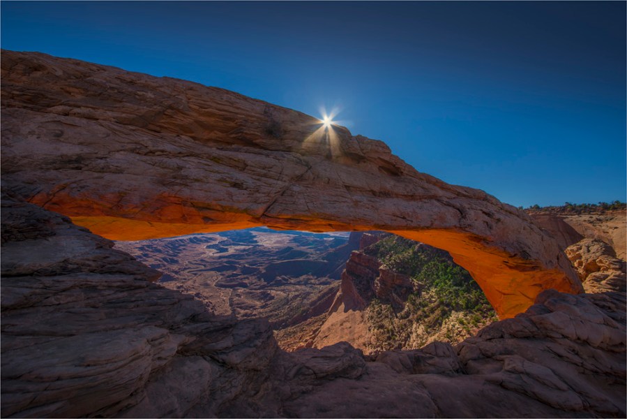 Sunstar-Mesa-Arch-CanyonlandsNP-U033-16x24