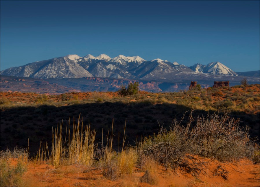 View-to-La-Sal-Mountains-U01-18x25