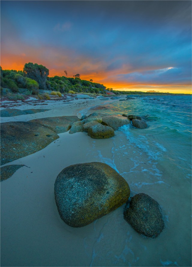 Blue-Rocks-Dawn-Glow-FI0413-18x25