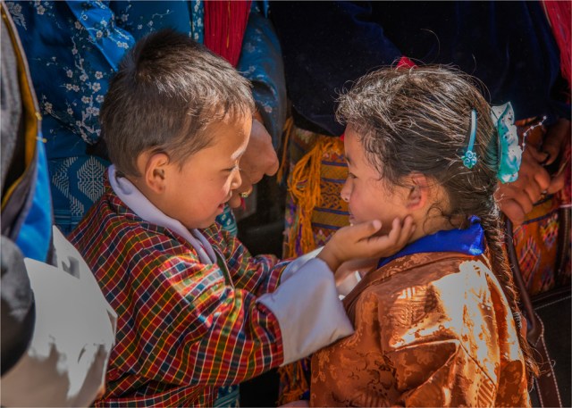 Children-Punakha-Dzong-BHU021-15x21