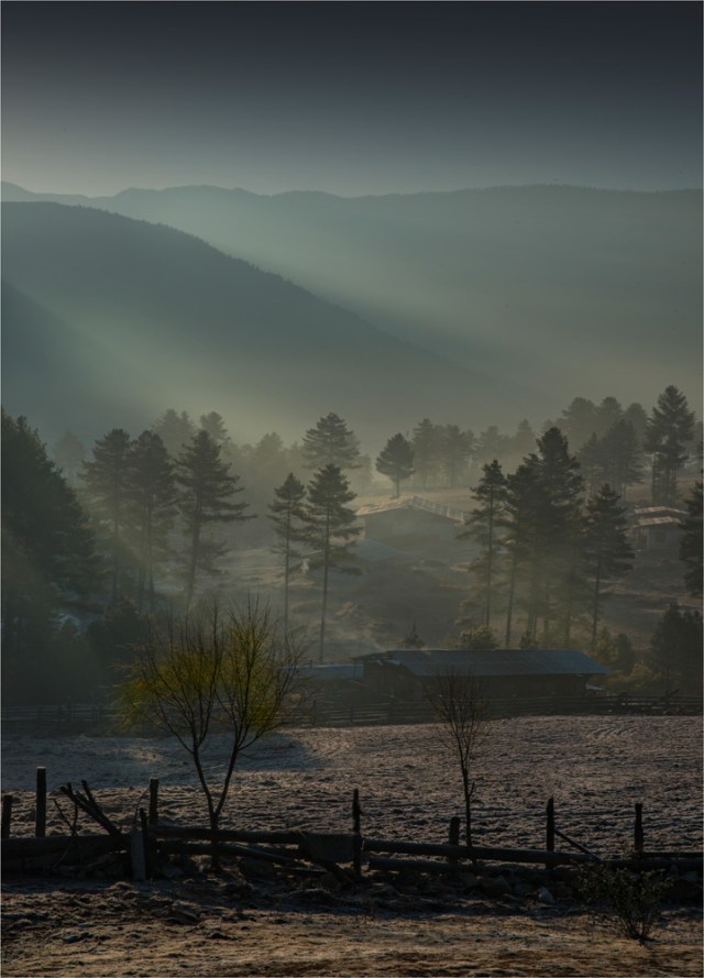 Dawn-at-Trongsa-BHU0148-18x25