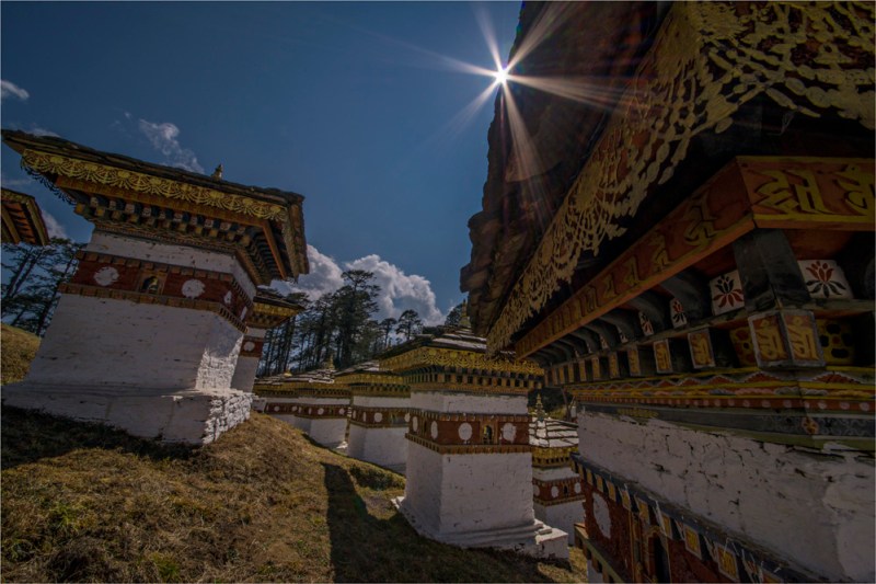 Dochela-Pass-Chorten-BHU012-16x24 copy