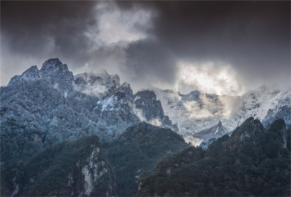Gasa-Mountains-view-BHU0158-17x25