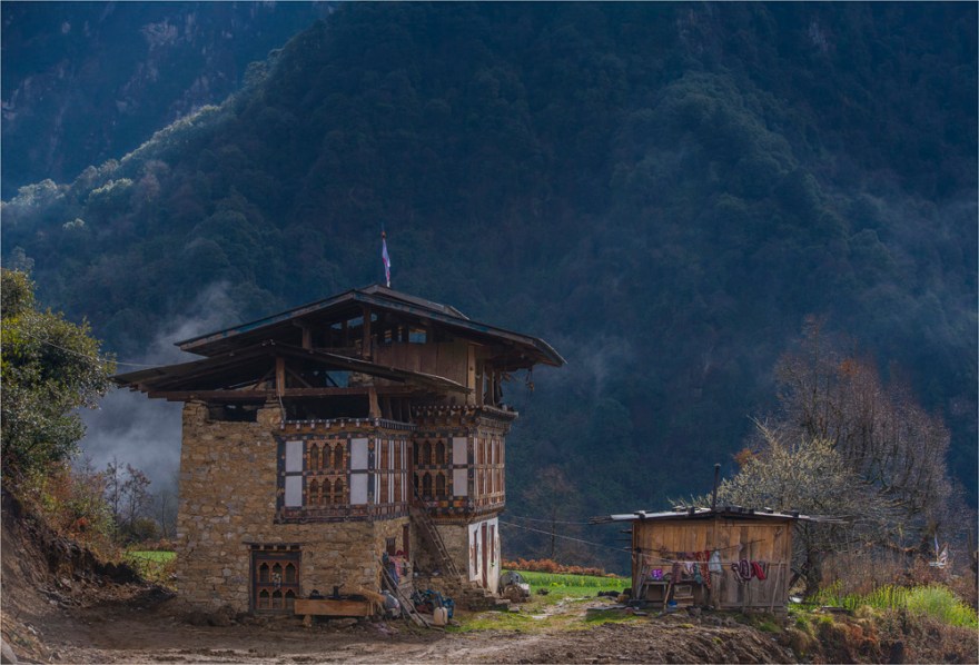 _ICR9355-Bhutan-Farmhouse-BHU0-17x25