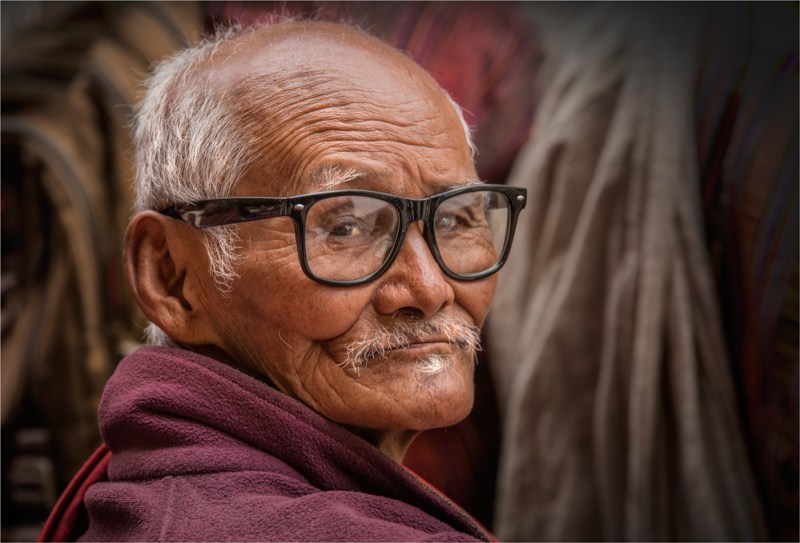 Old-Man-Punakha-BHU070-17x25