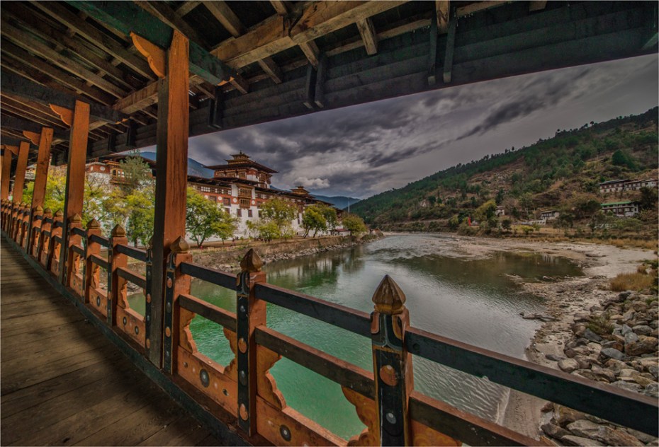 Punakha-Dzong-BHU049-17x25