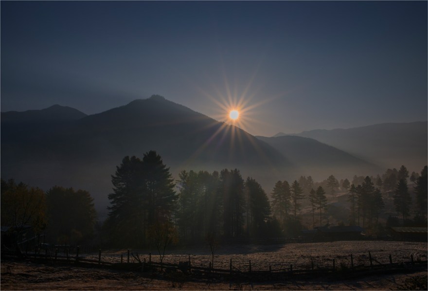 Trongsa-Dawn-BHU073-17x25