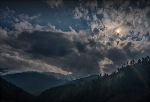 Trongsa-Valley-Light-BHU0117-17x25