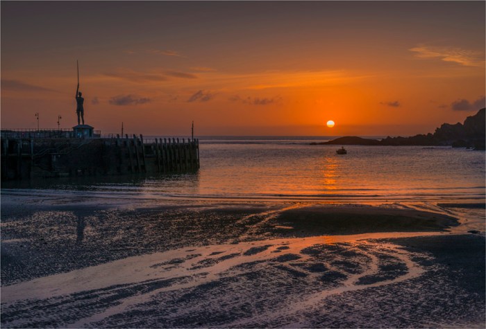 Ilfracombe-Sunrise-E01-17x25