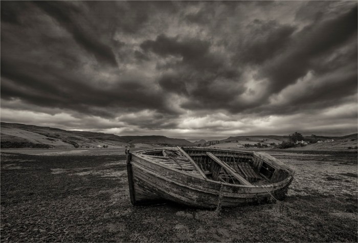 Derelict-Loch-Harport-SCT0427M-17x25