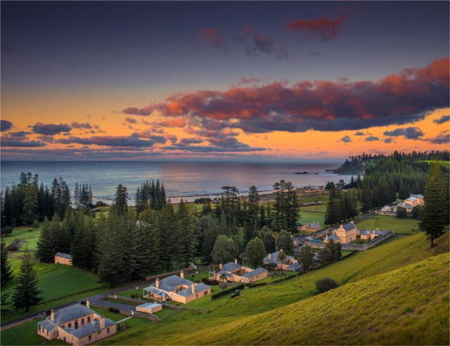 Kingston-Dawn-Norfolk-Island-2017-093342
